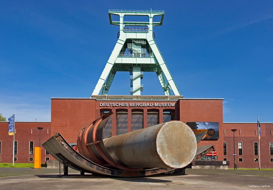 BS_2_4_Dt_Bergbaumuseum_Bochum_heute_aussenansicht-deutsches-bergbau-museum-bochum.jpg