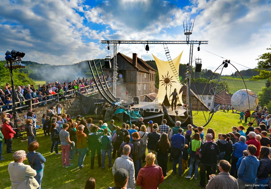 BS_22_4_LuisenhuetteWocklum_1Luise heizt ein 2014 - Foto Heinz-Dieter Wurm.jpg