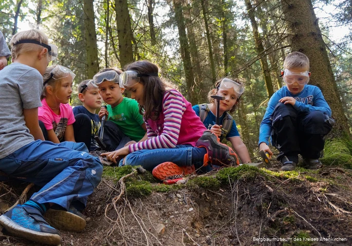 BS_9_6_BergbaumuseumAltenkirchenMineraliensuche-01_ Bergbaumuseum Sassenroth.jpg