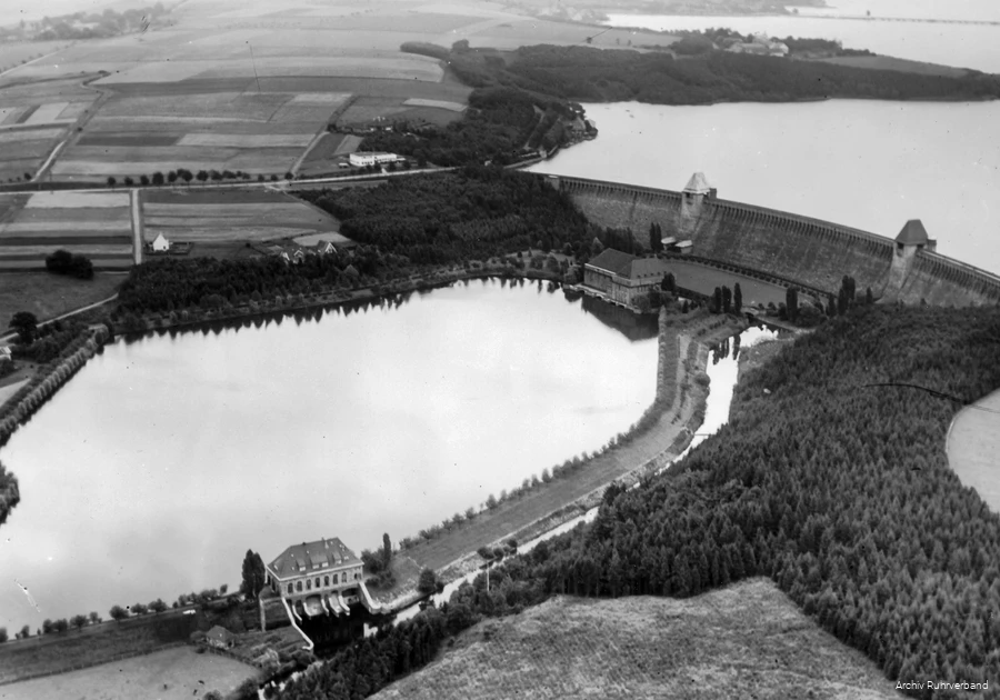 BS_28_2_Mohnesee_Vor der Zerstörung Moehnetalsperre___ifoto-120504oa-000444_4HiRes.jpg