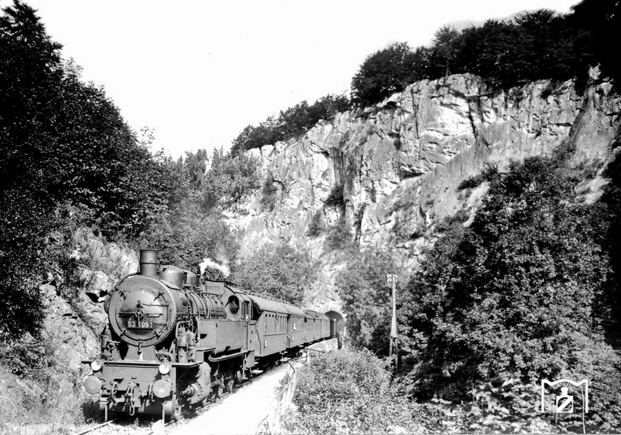 BS_E_Hoennetalbahn_93 1051 bei Klusenstein51177.jpg