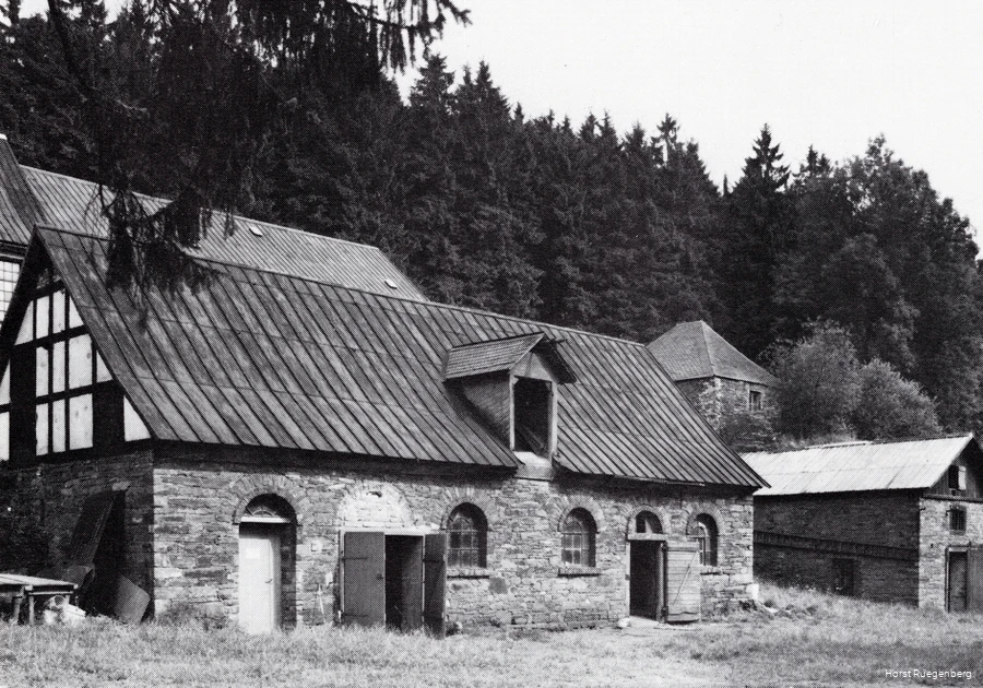BS_24_2_WendenerHuette_h_Wendener Hütte_vor Renovierung_aus Olper Land_Horst Ruegenberg.jpg
